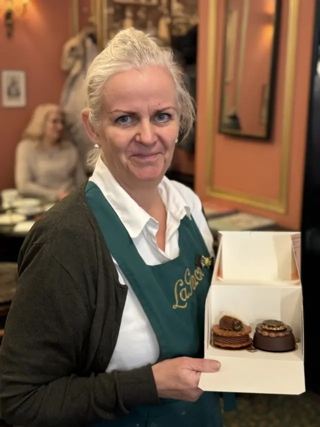 Marianne Stagetorn Kolos, owner of La Glace, with the cake honouring the soon-to-be Frederik X