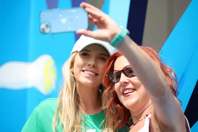 Katie Boulter poses for a selfie