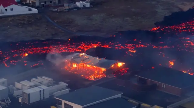 A house burns in Grindavik