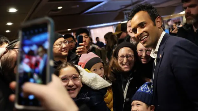 Vivek Ramaswamy takes pictures with supporters during a campaign event at the Machine Shed restaurant on Monday.