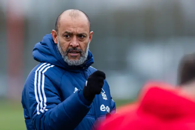 Nuno leads a drill in Nottingham Forest training.