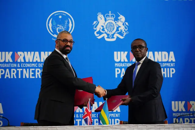 Home Secretary James Cleverly and Rwandan Minister of Foreign Affairs Vincent Biruta shaking hands after signing a new treaty