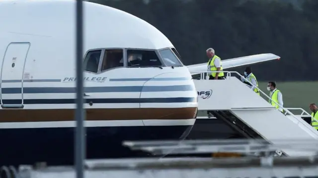 Staff board a plane at MOD Boscombe Down in June 2022