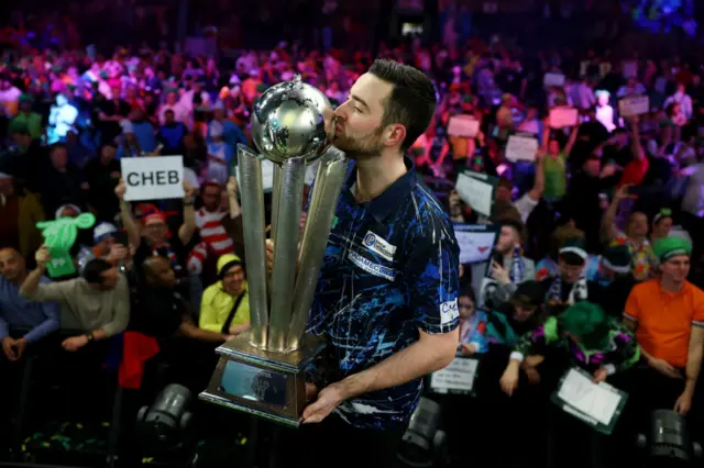 Luke Humphries with the PDC world darts trophy