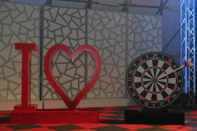 I love darts sign