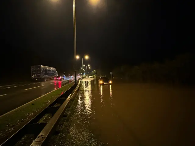 A52 lane shut from Radcliffe to Gamston