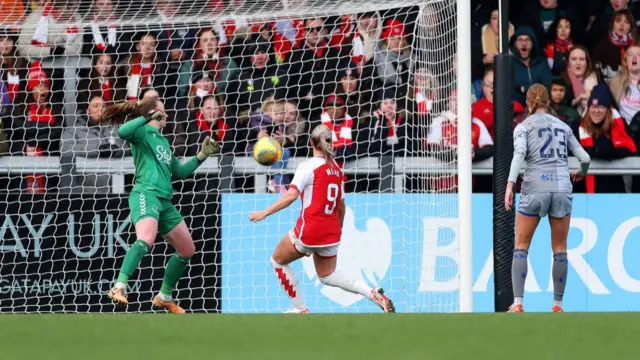 Beth Mead scores