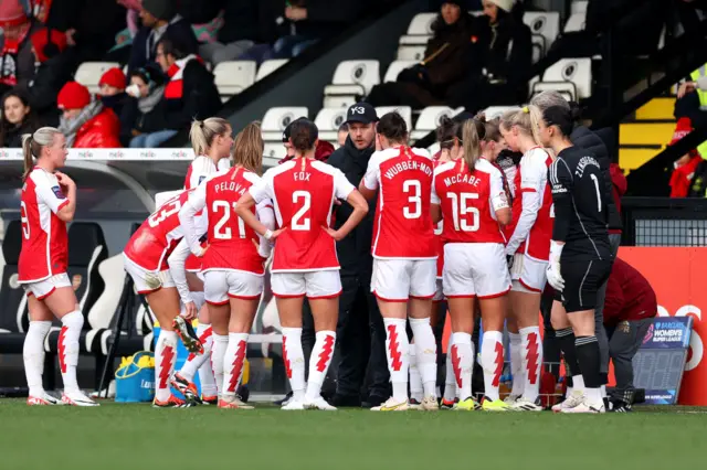 Arsenal players huddle