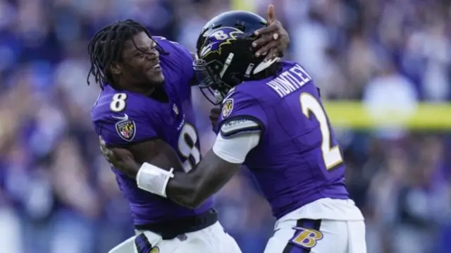 Lamar Jackson celebrates with Tyler Huntley