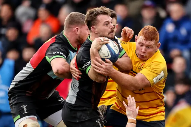 Will Evans is tackled by Steven Kitshoff