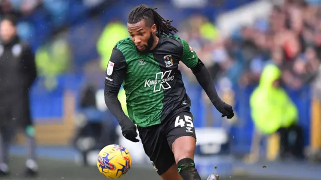 Kasey Palmer with ball