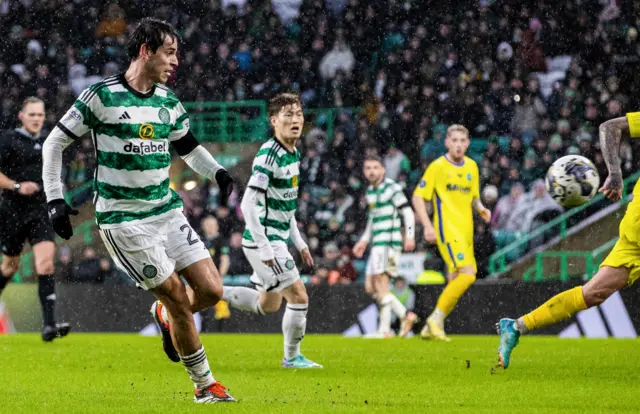 Paulo Bernardo scores for Celtic