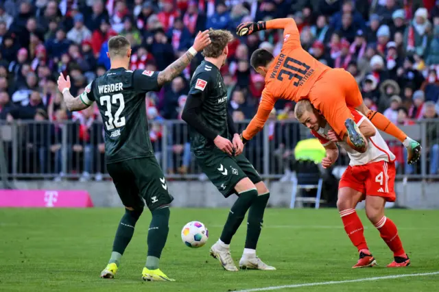 Michael Zetterer jumps on top of Matthijs de Ligt