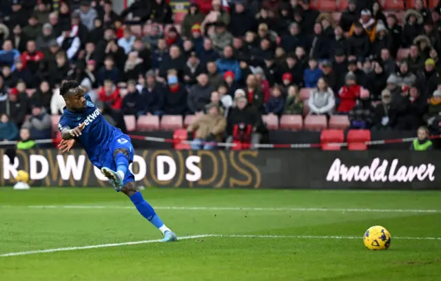 Maxwel Cornet scores