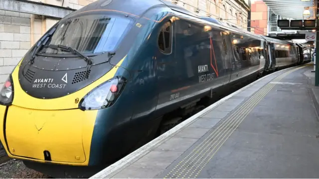 Avanti service in Edinburgh Waverley