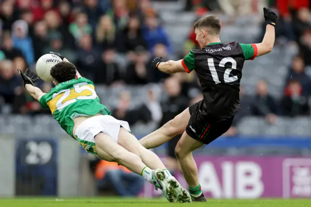 Glen's Tiarnan Flanagan at full stretch to block this Robbie Dolan shot