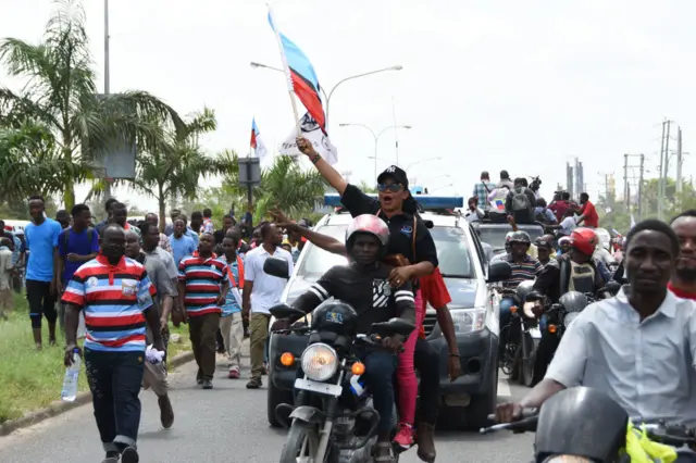 Chadema party supporters cheer as they welcome Tanzanian opposition stalwart Tundu Lissu (not seen) upon his return after about five years in exile, at the Julius Nyerere International Airport in Dar es Salaam on January 25, 2023. - He arrived back in his homeland on January 25, 2023