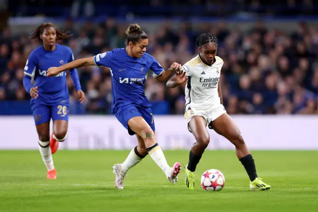 Carter challenges Caicedo for the ball.