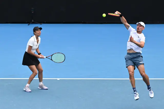 Su-Wei Hsieh watches Jan Zielinski hit an overhead volley