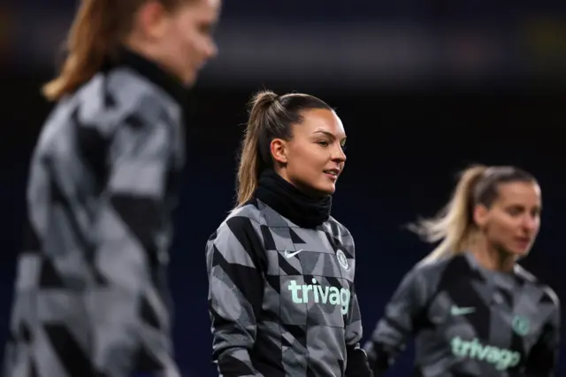 Johanna Rytting Kaneryd warms up for Chelsea