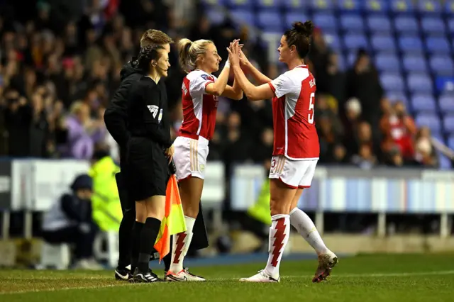 Leah Williamson embraces Jen Beattie as she replaces her on the pitch.