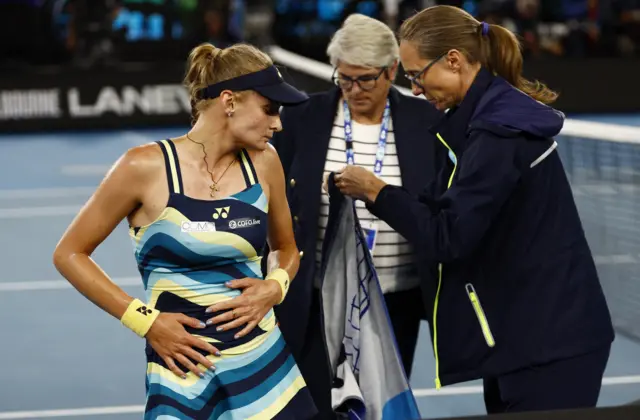 Dayana Yastremska assessed by trainer