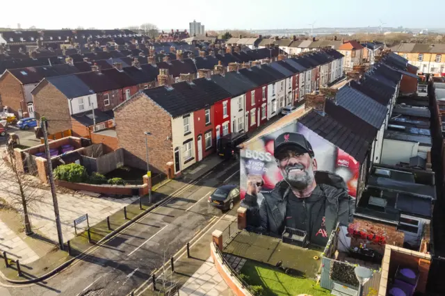 House with a mural of Jurgen Klopp