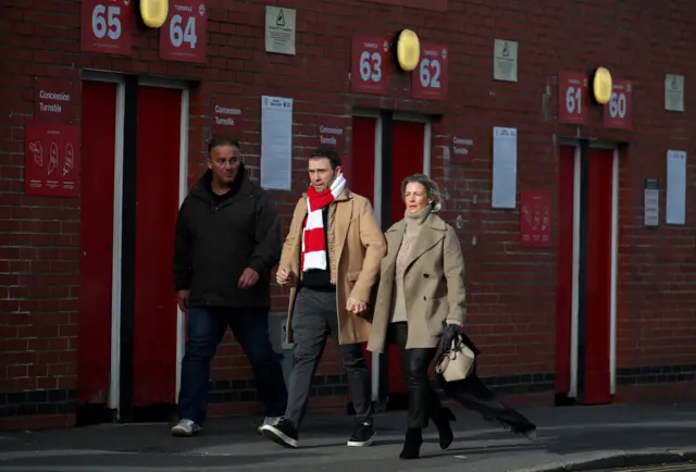 Sheffield United fans arrive at Bramall Lane.