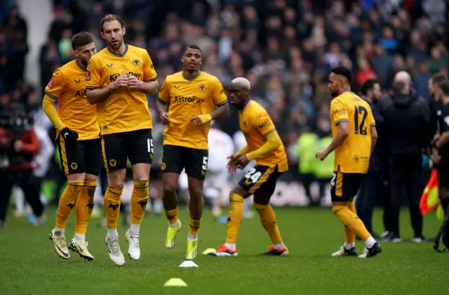 Wolves players warm up