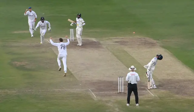 England celebrate final wicket