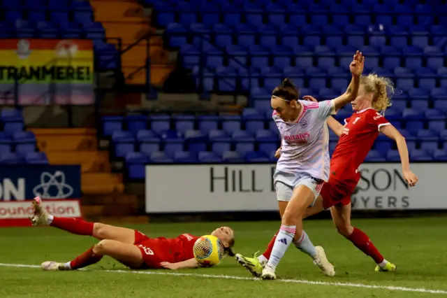 Foord taps home for Arsenal's second of the game.