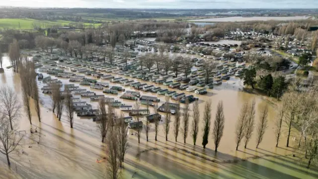 Holiday homes at the Billing Aquadrome in Northampton surrounded by water