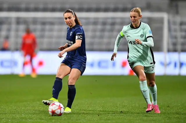 Gaetane Thiney of Paris FC passes the ball whilst under pressure from Sophie Ingle