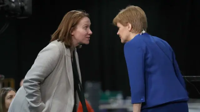 Liz Lloyd, then-chief of staff, and Nicola Sturgeon talking in 2019