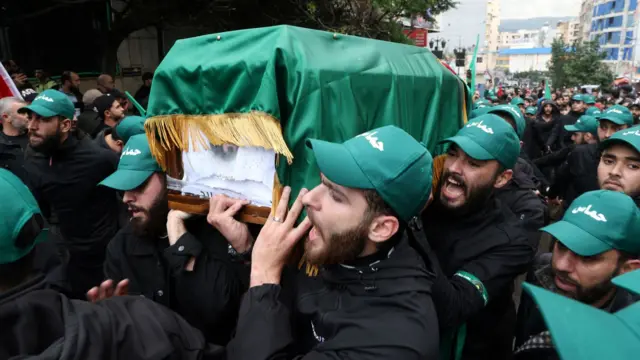 People carrying Saleh al-Arouri's coffin