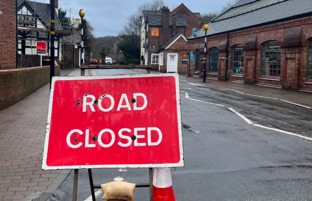 Road closed sign in Ironbridge