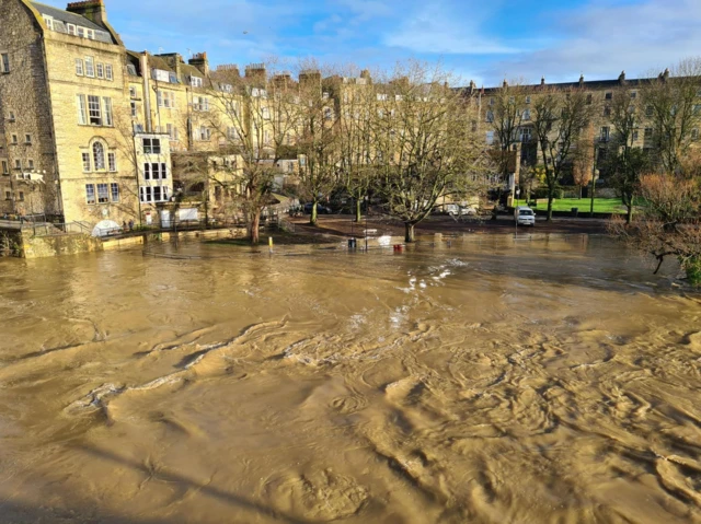 Pulteney Weir in Bath flooded