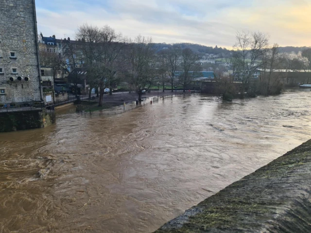 Pulteney Weir in Bath flooded