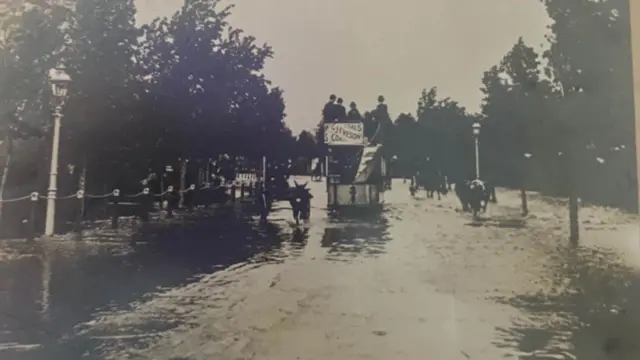 Old photo of flooding in 1886