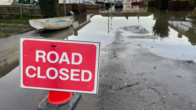 Flooding road closed sign