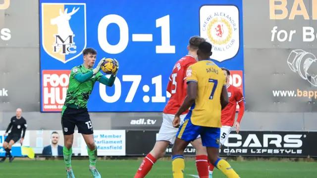 Mansfield Town and Crewe in action