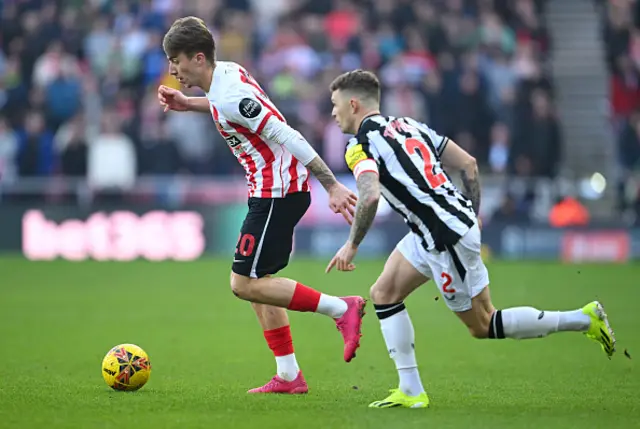 Jack Clarke of Sunderland runs with the ball from Kieran Trippie