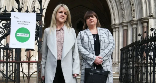 Tracy Felstead (R) pictured with fellow sub-postmaster Janet Skinner outside the Royal Courts of Justice in 2021