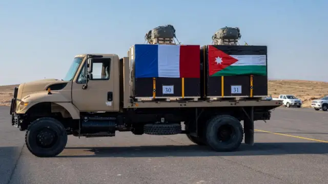 A medical supply truck with the French and Jordanian flags