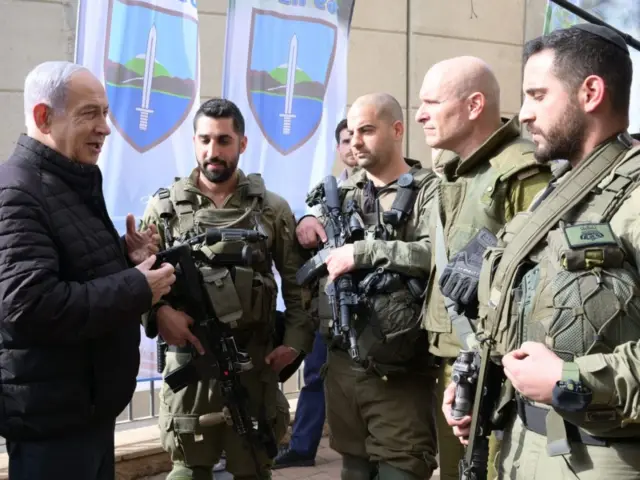 Netanyahu speaks with soldiers in northern Israel