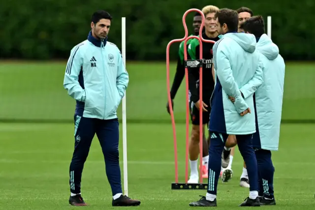 Mikel Arteta in Arsenal training
