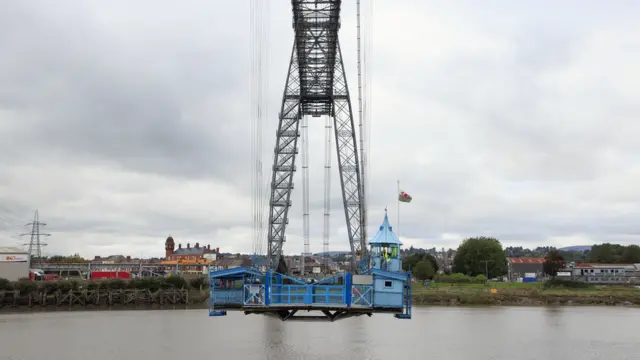 The bridge allowed workers to cross the River Usk without blocking shipping