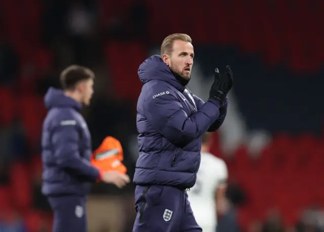 Harry Kane clapping