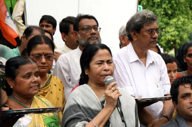 Mamata Banerjee Trinamul Congress Supremo with the families of Singur West Bengal at a Dharna in Delhi against the land aquisition of the proposed Tata Motors factory at Singur.