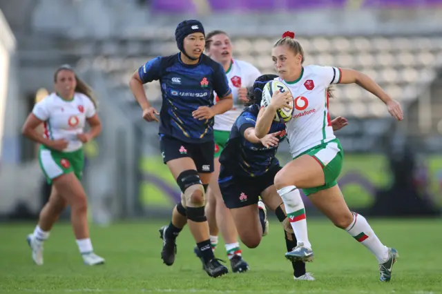 Wales captain Hannah Jones runs at the Japan defence